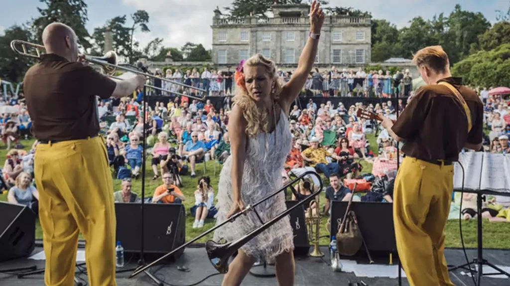 The Jive Aces performing at Scientology's UK headquarters